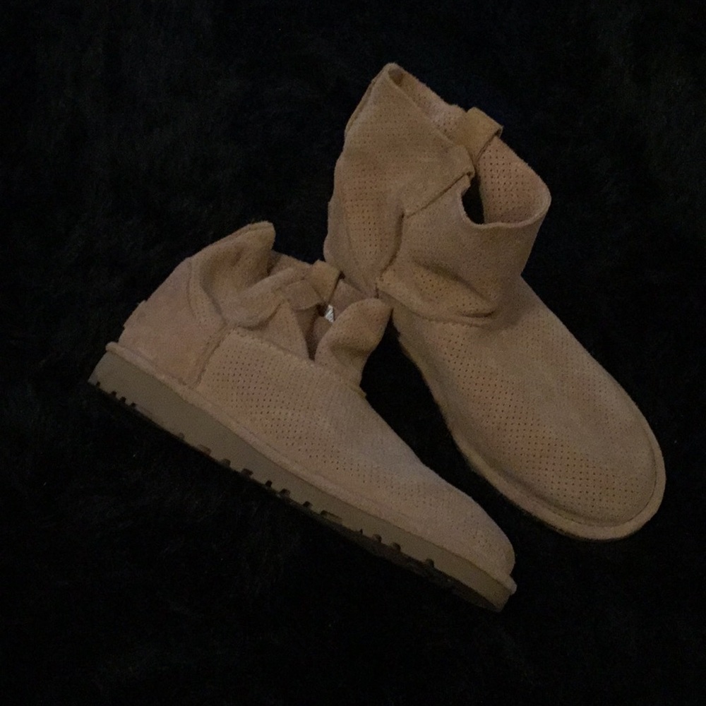 TAN UGG BOOTS SIZE 10! GREAT CONDITION!!